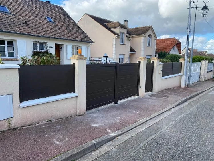 Installation d’un Portail Modèle Lusen et Clôture Lusen-Dillo à Les Clayes-sous-Bois — photo 3