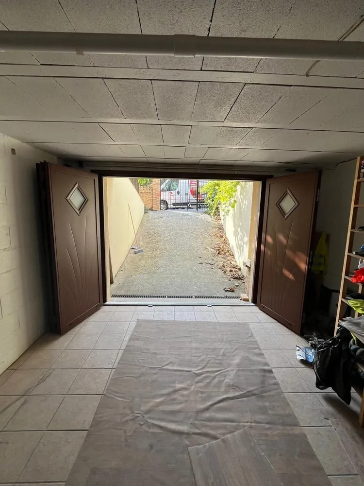 Installation d’une Porte de Garage à Vitry-sur-Seine : Modèle ZAD de Gypass — photo 2