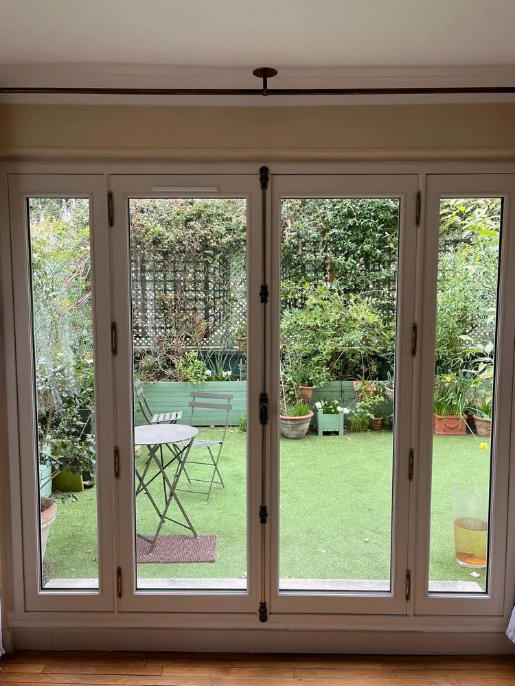 Réalisation à Neuilly-sur-Seine : Installation de Portes-Fenêtres en Bois Atulam
