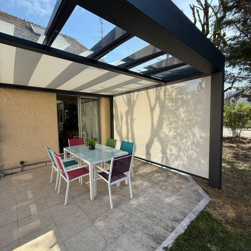 Réalisation à Saint-Prix : Installation d’une Pergola Brustor B800 à Toit en Verre — photo 4