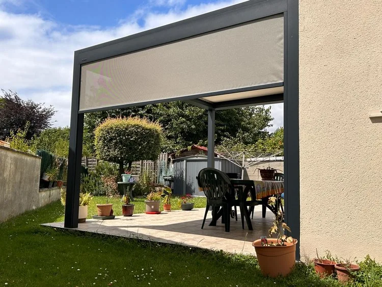 Réalisation aux Clayes-sous-Bois : Portail, Pergola B200 et Porte de Garage avec Domotique Somfy — photo 3